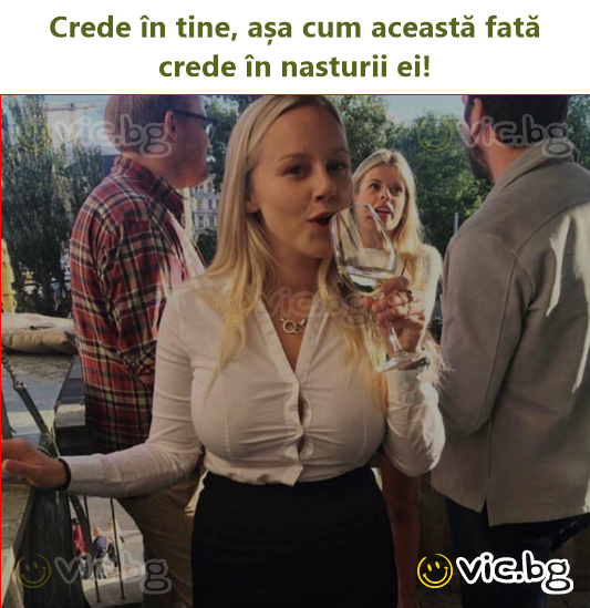 Crede în tine, așa cum această fată crede în nasturii ei!