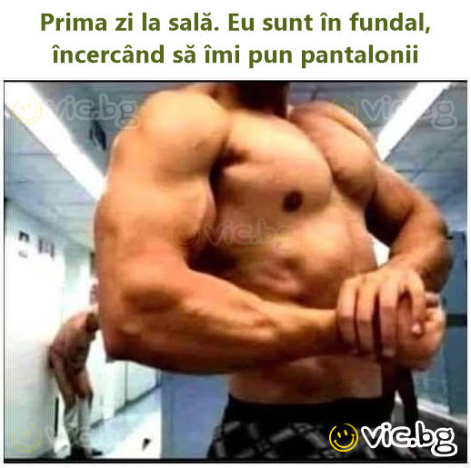 Prima zi la sală. Eu sunt în fundal, încercând să îmi pun pantalonii