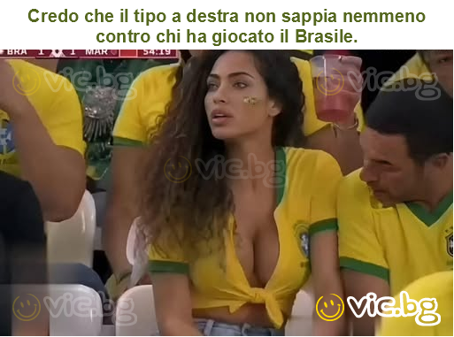Credo che il tipo a destra non sappia nemmeno contro chi ha giocato il Brasile.
