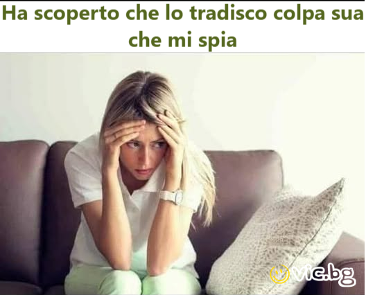 Ha scoperto che lo tradisco colpa sua che mi spia