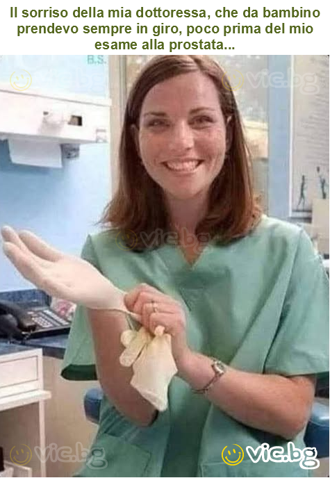 Il sorriso della mia dottoressa, che da bambino prendevo sempre in giro, poco prima del mio esame alla prostata...