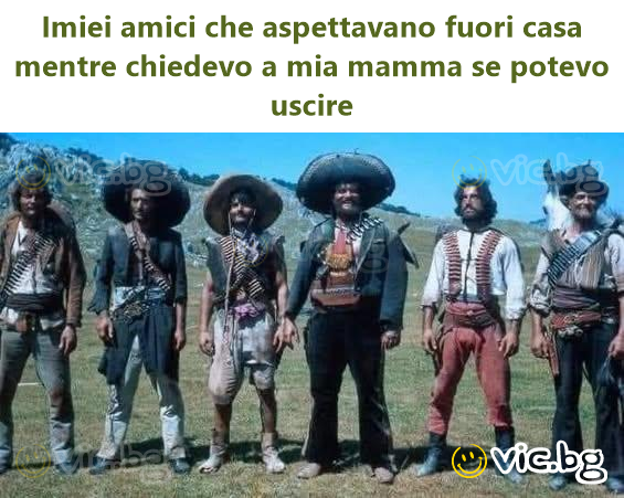 Imiei amici che aspettavano fuori casa mentre chiedevo a mia mamma se potevo uscire