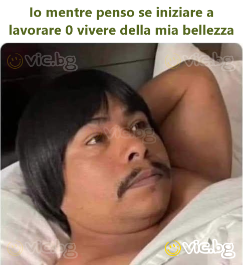 Io mentre penso se iniziare a lavorare 0 vivere della mia bellezza