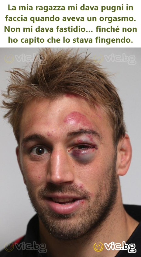 La mia ragazza mi dava pugni in faccia quando aveva un orgasmo. Non mi dava fastidio… finché non ho capito che lo stava fingendo.