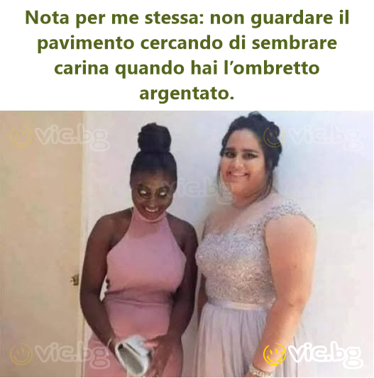 Nota per me stessa: non guardare il pavimento cercando di sembrare carina quando hai l’ombretto argentato.