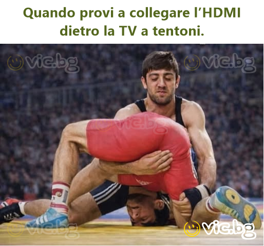 Quando provi a collegare l’HDMI dietro la TV a tentoni.