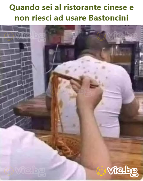 Quando sei al ristorante cinese e non riesci ad usare Bastoncini