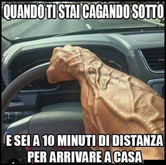 Quando ti stai cagando sotto E sei a 10 minuti di distanza per arrivare a casa