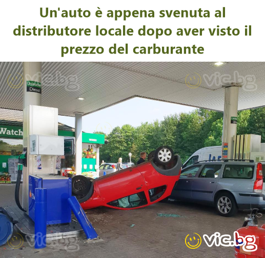 Un'auto è appena svenuta al distributore locale dopo aver visto il prezzo del carburante
