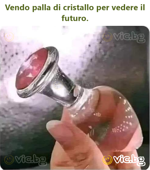 Vendo palla di cristallo per vedere il futuro.