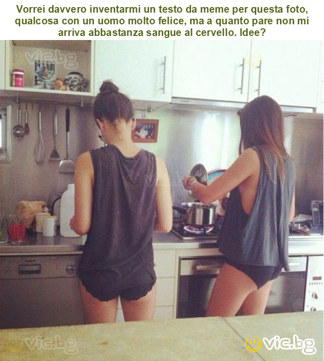 Vorrei davvero inventarmi un testo da meme per questa foto, qualcosa con un uomo molto felice, ma a quanto pare non mi arriva abbastanza sangue al cervello. Idee?