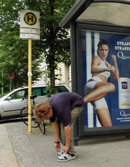 A punto de recibir una de esas patadas que marcan: A punto de recibir una de esas patadas que marcan: