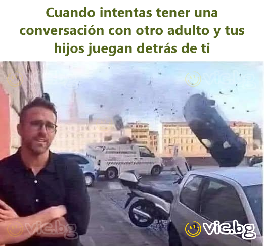 Cuando intentas tener una conversación con otro adulto y tus hijos juegan detrás de ti