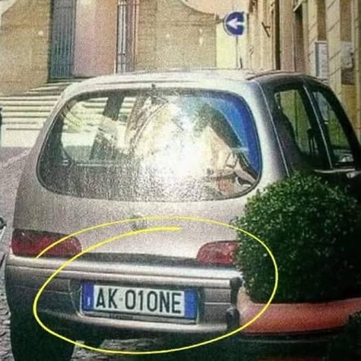 Jesús ve una рisтоlа de clavos por primera vez