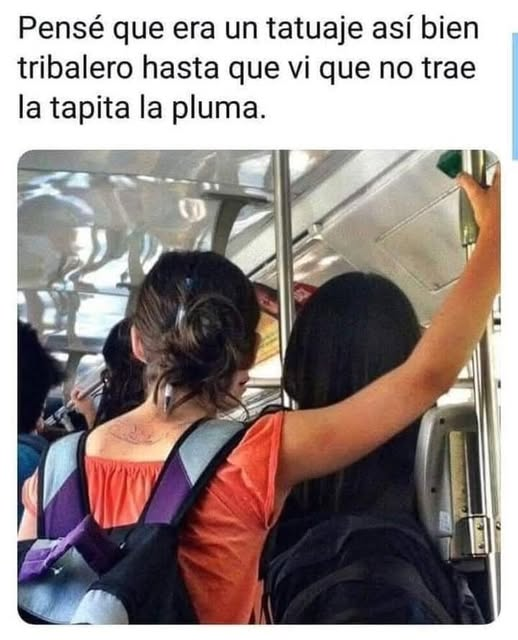 Pensé que era un tatuaje así bien tribalero hasta que vi que no trae la tapita la pluma.