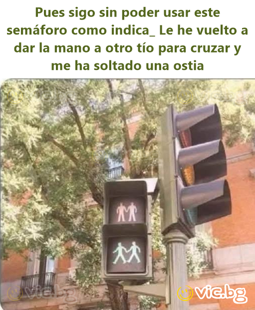 Pues sigo sin poder usar este semáforo como indica_ Le he vuelto a dar la mano a otro tío para cruzar y me ha soltado una ostia