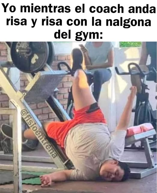Yo mientras el coach anda risa y risa con la nalgona del gym: