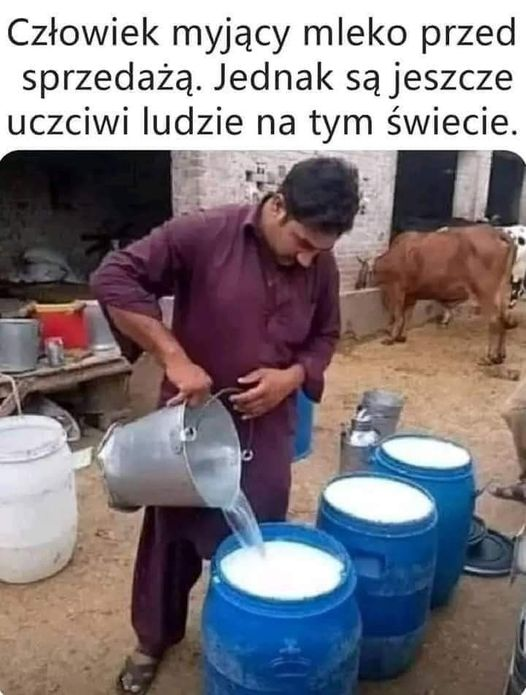 Cztowiek myjacy mleko przed sprzedaza. Jednak sa jeszcze uczciwi ludzie na tym swiecie.