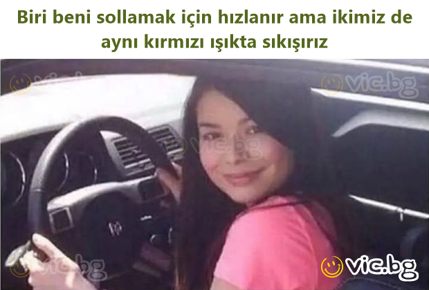 Biri beni sollamak için hızlanır ama ikimiz de aynı kırmızı ışıkta sıkışırız