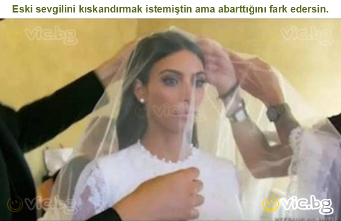 Eski sevgilini kıskandırmak istemiştin ama abarttığını fark edersin.