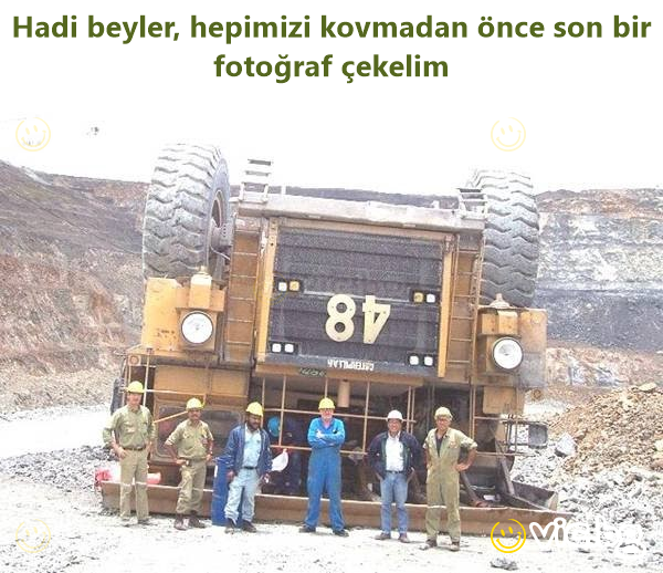 Hadi beyler, hepimizi kovmadan önce son bir fotoğraf çekelim