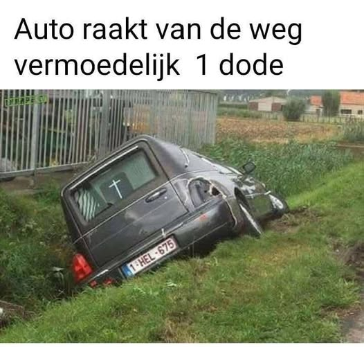 Auto raakt van de weg vermoedelijk 1 gode