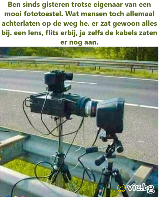 Ben sinds gisteren trotse eigenaar van een mooi fototoestel. Wat mensen toch allemaal achterlaten op de weg he. er zat gewoon alles bij. een lens, flits erbij, ja zelfs de kabels zaten er nog aan.