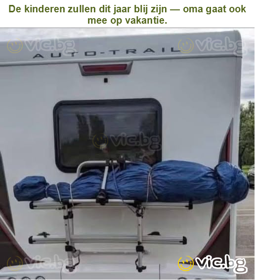 De kinderen zullen dit jaar blij zijn — oma gaat ook mee op vakantie.
