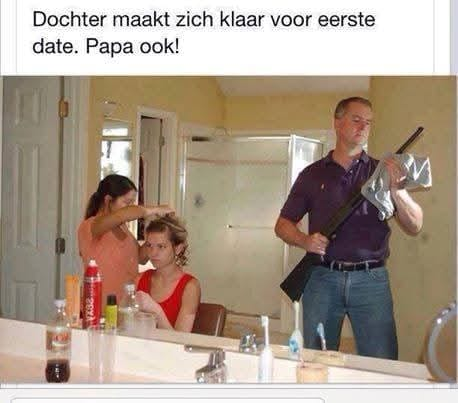 Dochter maakt zich klaar voor eerste date. Papa ook!