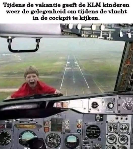 During the holidays, KLM will once again give children the opportunity to look into the cockpit during the flight.