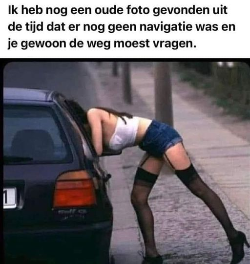 Ik heb nog een oude foto gevonden uit de tijd dat er nog geen navigatie was en je gewoon de weg moest vragen.