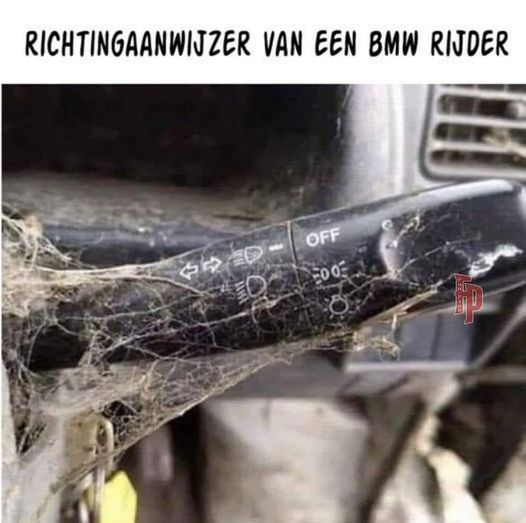 Richtingaanwizer van een bmw rijder