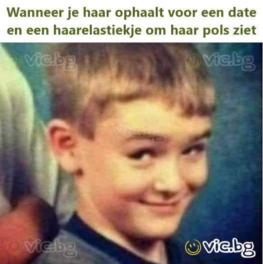Wanneer je haar ophaalt voor een date en een haarelastiekje om haar pols ziet
