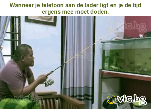 Wanneer je telefoon aan de lader ligt en je de tijd ergens mee moet doden.