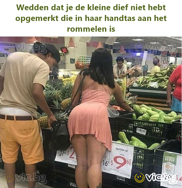 Wedden dat je de kleine dief niet hebt opgemerkt die in haar handtas aan het rommelen is