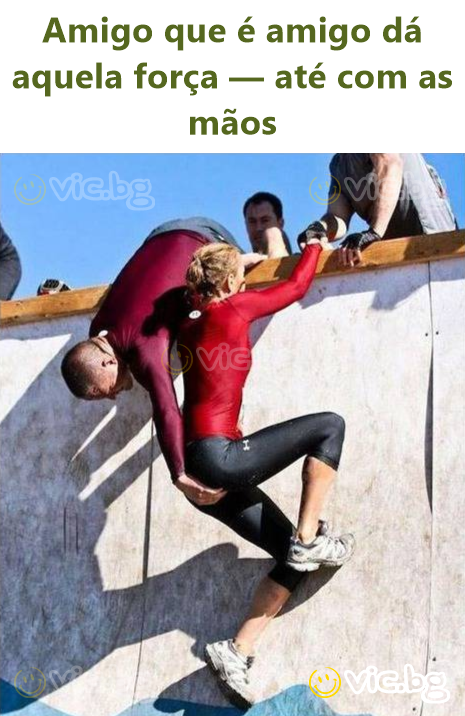 Amigo que é amigo dá aquela força — até com as mãos