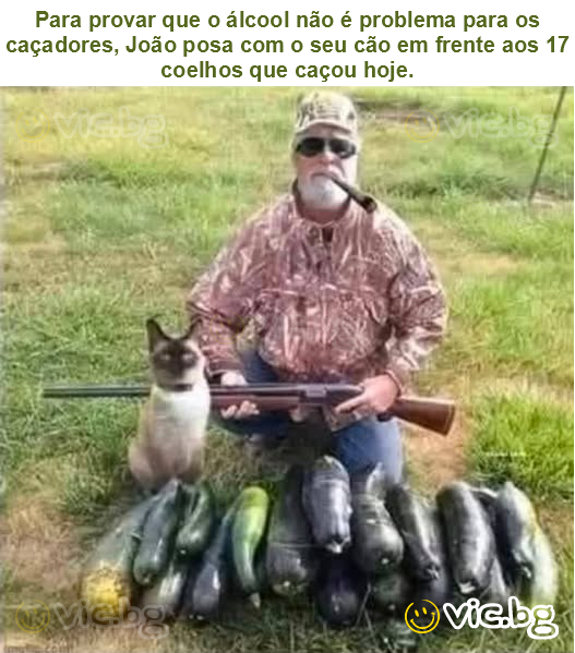 Para provar que o álcool não é problema para os caçadores, João posa com o seu cão em frente aos 17 coelhos que caçou hoje.