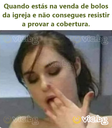 Quando estás na venda de bolos da igreja e não consegues resistir a provar a cobertura.