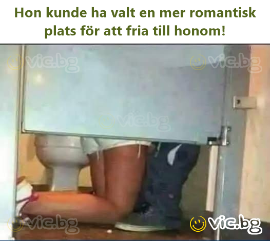 Hon kunde ha valt en mer romantisk plats för att fria till honom!