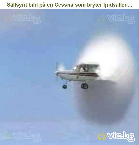 Sällsynt bild på en Cessna som bryter ljudvallen...