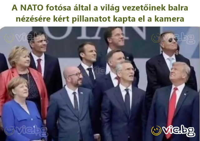 A NATO fotósa által a világ vezetőinek balra nézésére kért pillanatot kapta el a kamera