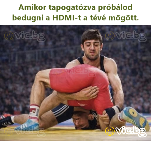 Amikor tapogatózva próbálod bedugni a HDMI-t a tévé mögött.