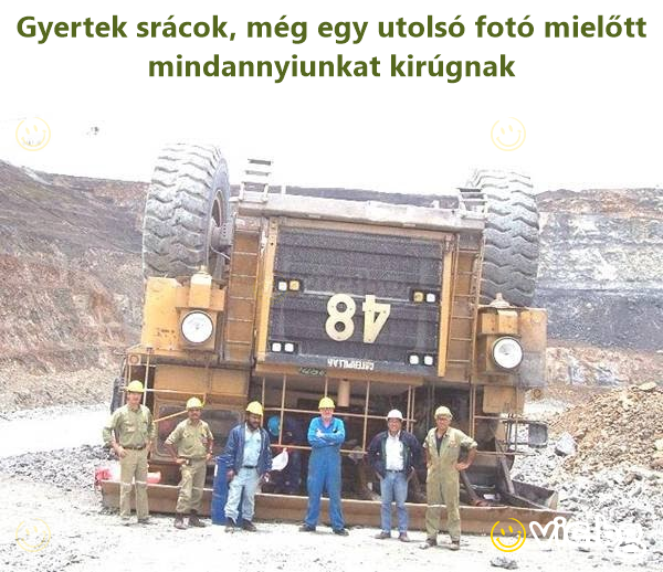 Gyertek srácok, még egy utolsó fotó mielőtt mindannyiunkat kirúgnak