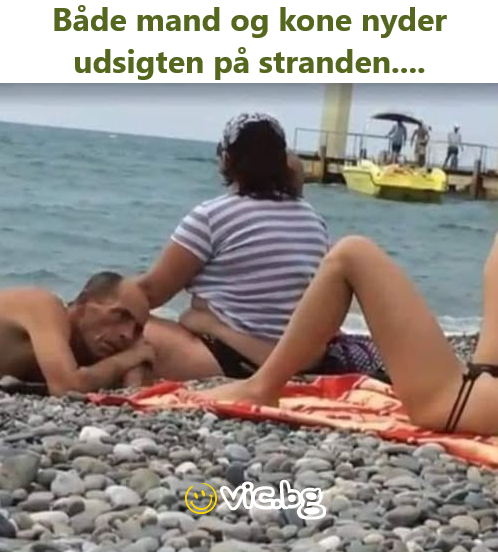 Både mand og kone nyder udsigten på stranden....