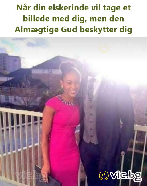 Når din elskerinde vil tage et billede med dig, men den Almægtige Gud beskytter dig