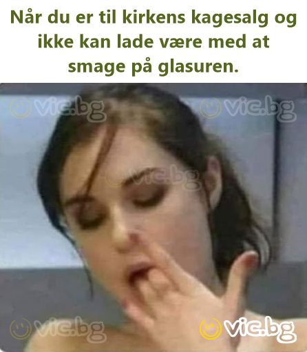 Når du er til kirkens kagesalg og ikke kan lade være med at smage på glasuren.