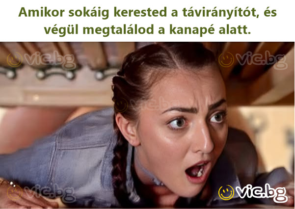 Amikor sokáig kerested a távirányítót, és végül megtalálod a kanapé alatt.