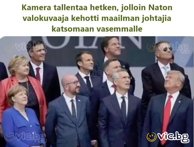 Kamera tallentaa hetken, jolloin Naton valokuvaaja kehotti maailman johtajia katsomaan vasemmalle