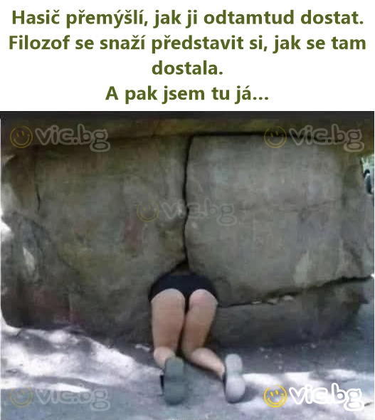 Hasič přemýšlí, jak ji odtamtud dostat. Filozof se snaží představit si, jak se tam dostala. A pak jsem tu já…