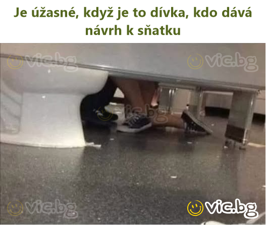 Je úžasné, když je to dívka, kdo dává návrh k sňatku